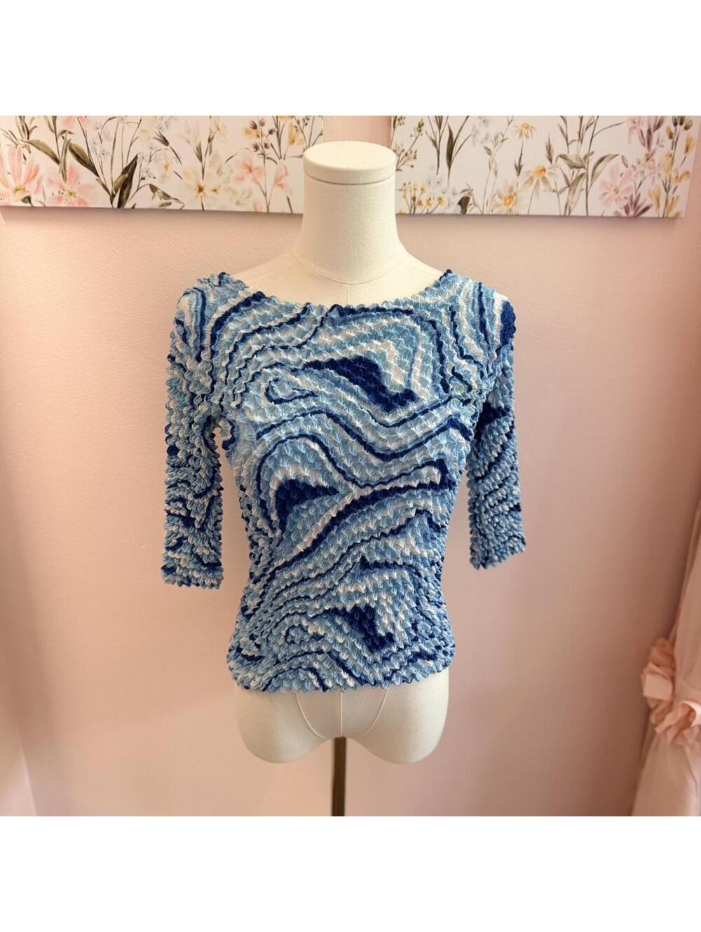 Y2K blue textured popcorn swirl top